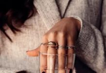 How to remove permanent nail polish without damaging the nails! How to remove permanent nail polish without damaging the nails!